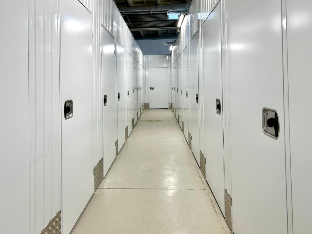 Miniraktár self-storage unit corridor, Jász utca, Budapest XIII