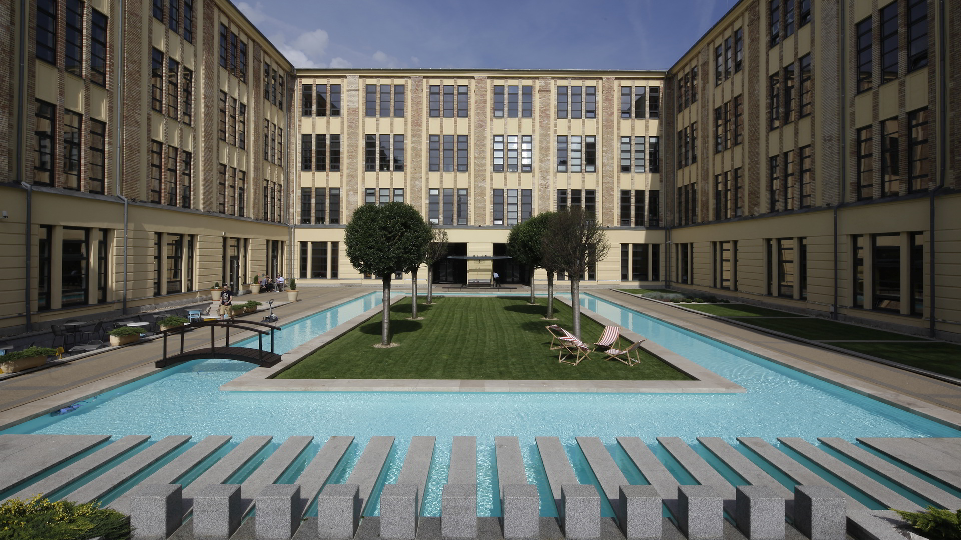 Dorottya Udvar courtyard garden