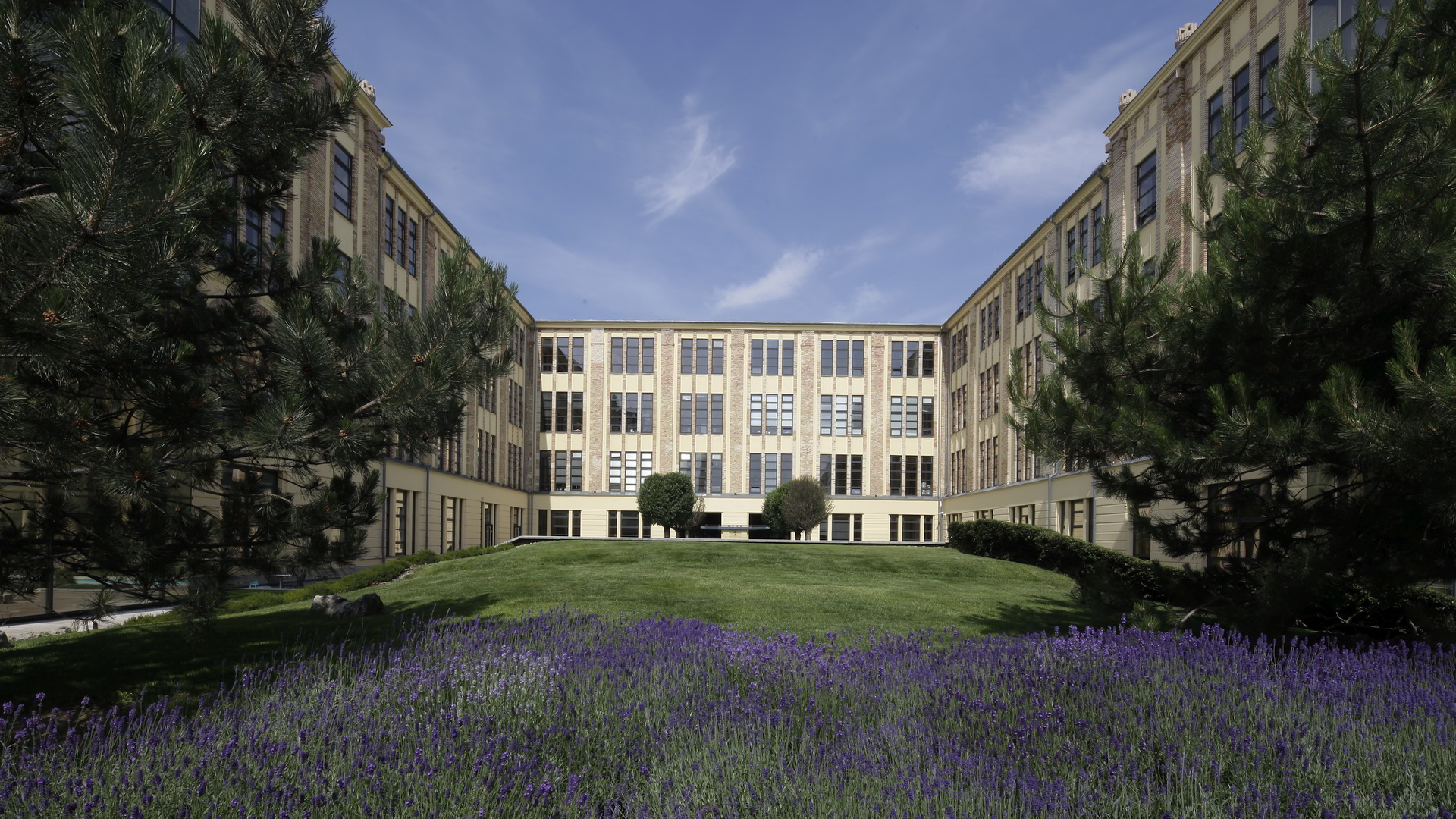 Dorottya Udvar courtyard garden
